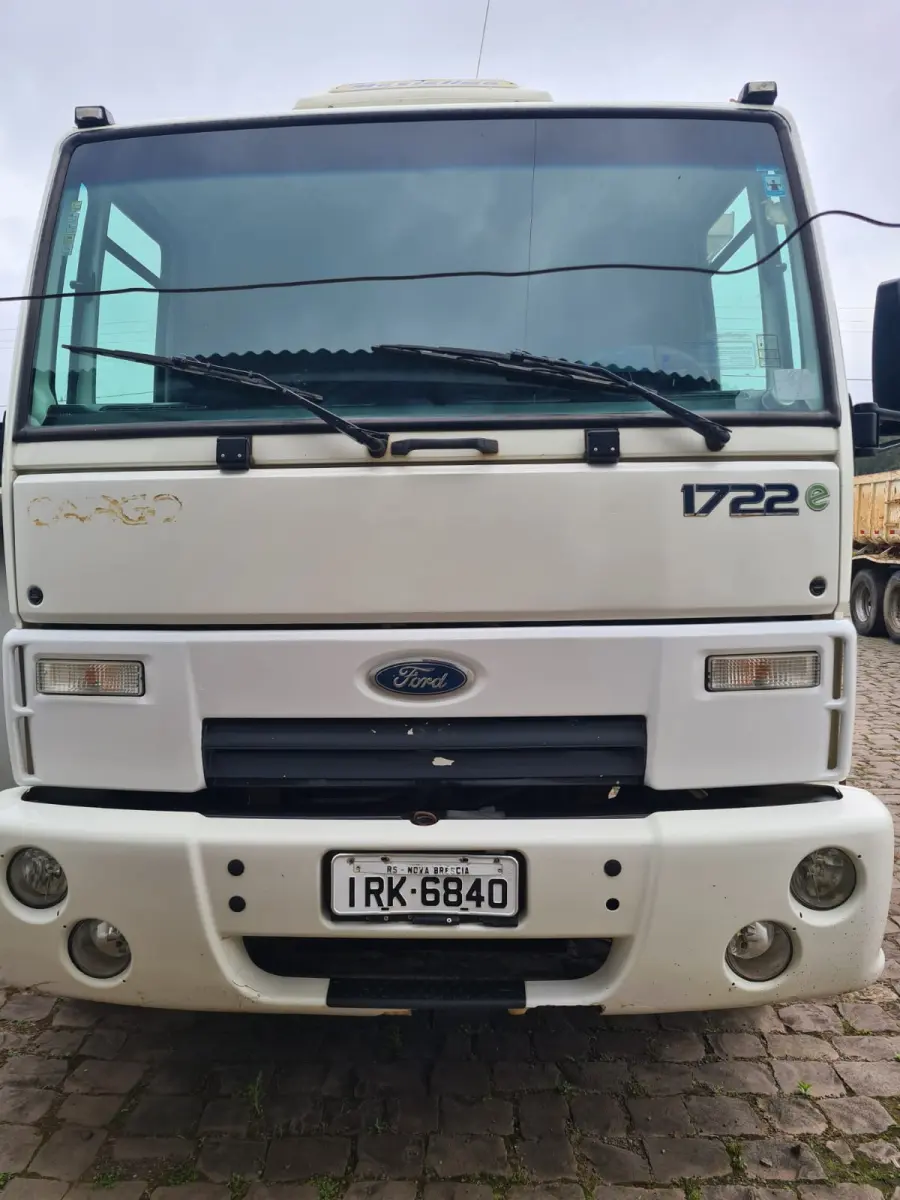 LOTE 003 - CAMINHÃO Ford Cargo 1722E, branco; 2010/2011
