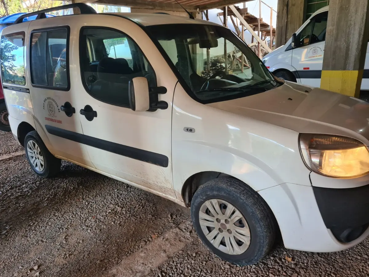 LOTE 004 - FIAT DOBLÔ ESSENCE 1.8 . 2014