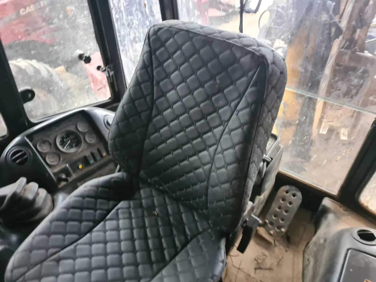 LOTE 007 - RETROESCAVADEIRA  RANDON 406k, Modelo da Máquina RK406/RK406/BRD406, Peso Bruto Máximo 9394 Kg; ano 2011.