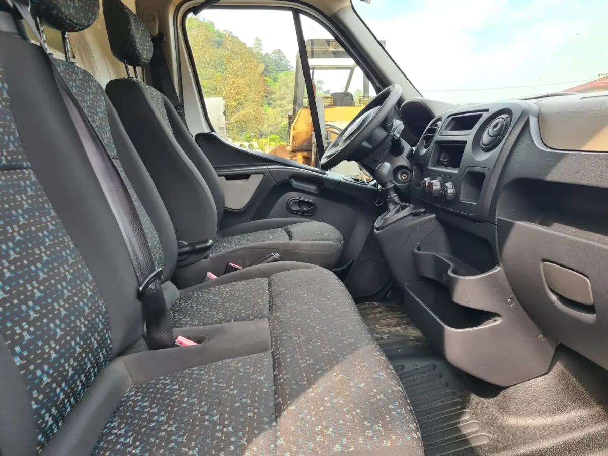 LOTE 002 - AMBULÂNCIA RENAULT MASTER 2.3 DCI, ano 2013 e modelo 2014
