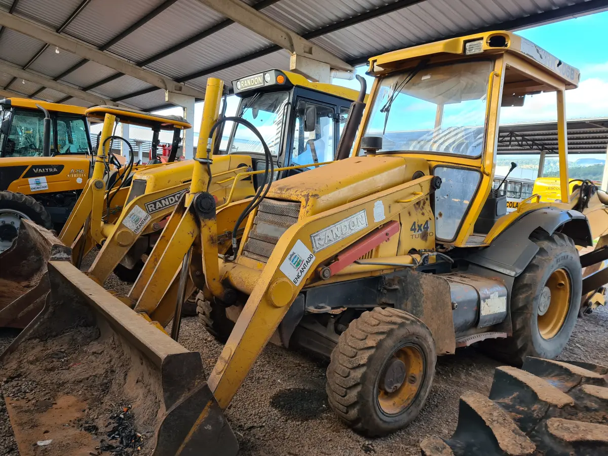 LOTE 019 - RETROESCAVADEIRA , MARCA RANDON , Modelo RK406-B,  ano/modelo 2010/12010