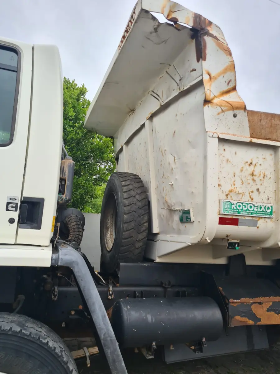 LOTE 005 - CAMINHÃO Ford Cargo 1722E, branco, 2010/2011