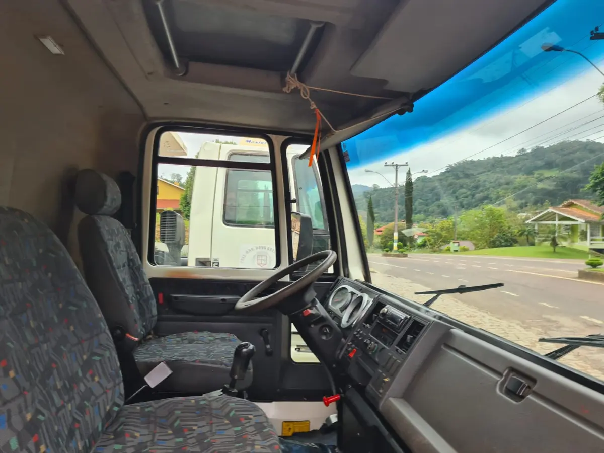LOTE 006 - CAMINHÃO Ford Cargo 815E, branco, 2010/2011