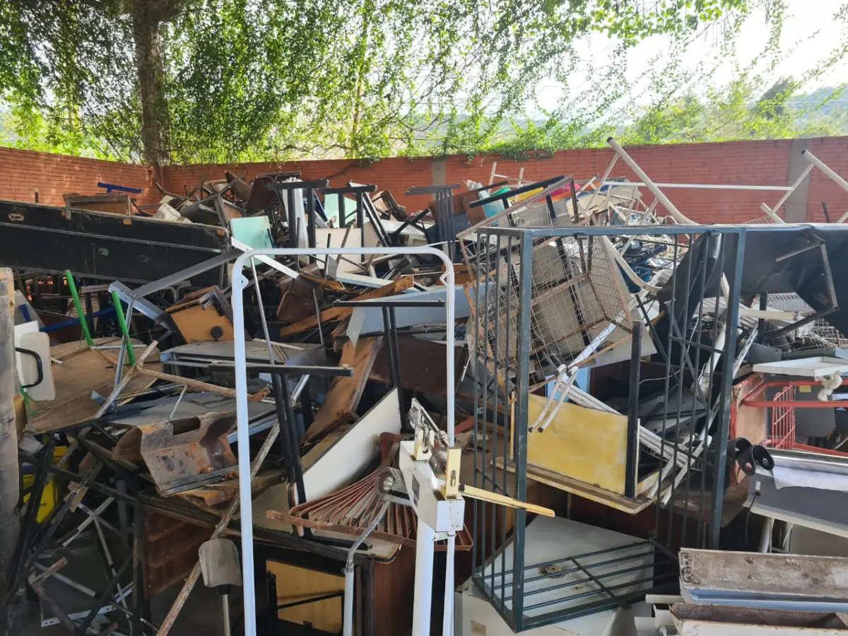 LOTE 007 - Sucata de FERROS