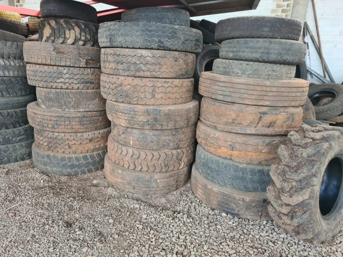 LOTE 010 - Sucata de PNEUS