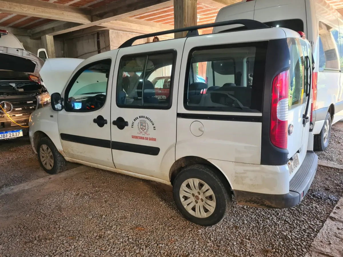 LOTE 004 - FIAT DOBLÔ ESSENCE 1.8 . 2014