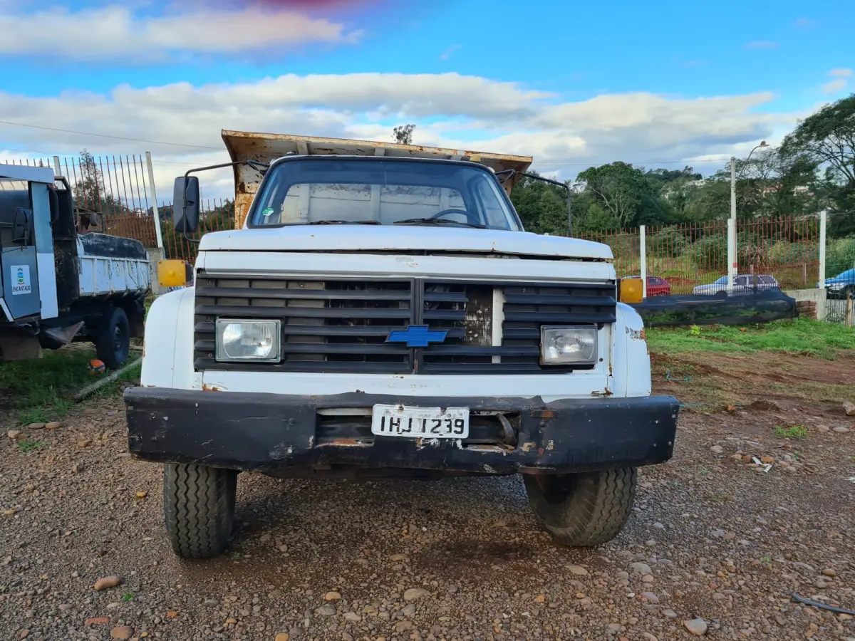 LOTE 020 - CAMINHÃO BASCULANTE GM CHEVROLET 12000 Custo 13,30PBT, placa IHJ1239, ano/modelo 1990/1990