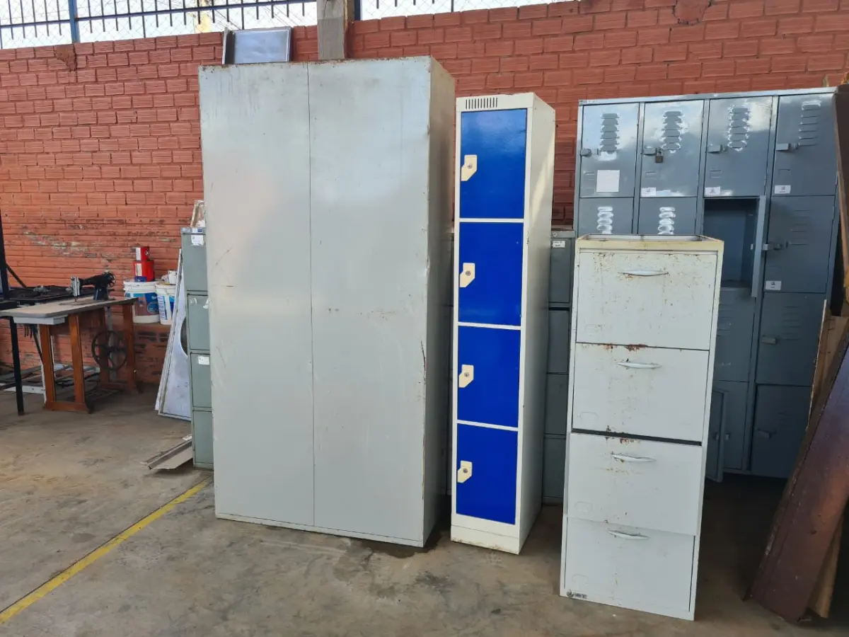 LOTE 004 - Sucata de ARQUIVOS EM AÇO, CUBAS EM INOX