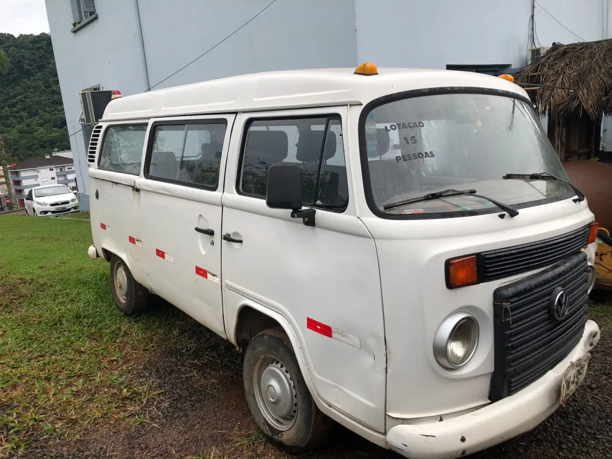 LOTE 002 - KOMBI VOLKSWAGEM 2012/2013