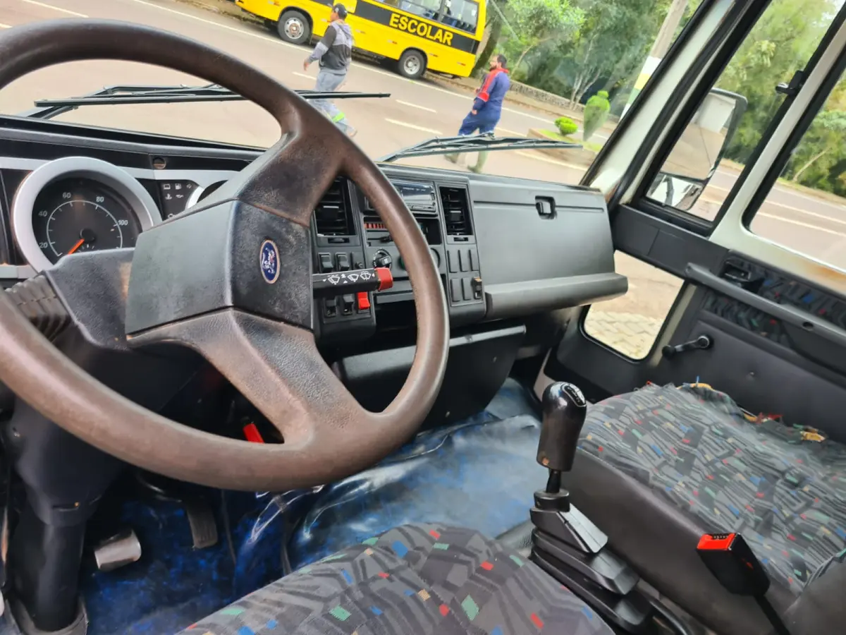 LOTE 006 - CAMINHÃO Ford Cargo 815E, branco, 2010/2011