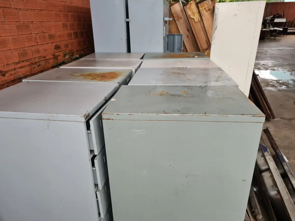 LOTE 004 - Sucata de ARQUIVOS EM AÇO, CUBAS EM INOX