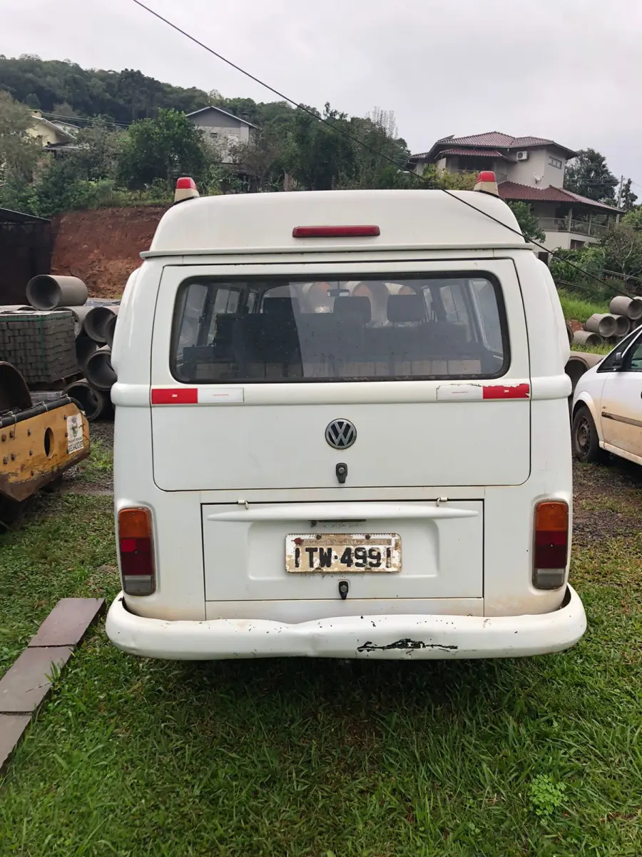LOTE 002 - KOMBI VOLKSWAGEM 2012/2013