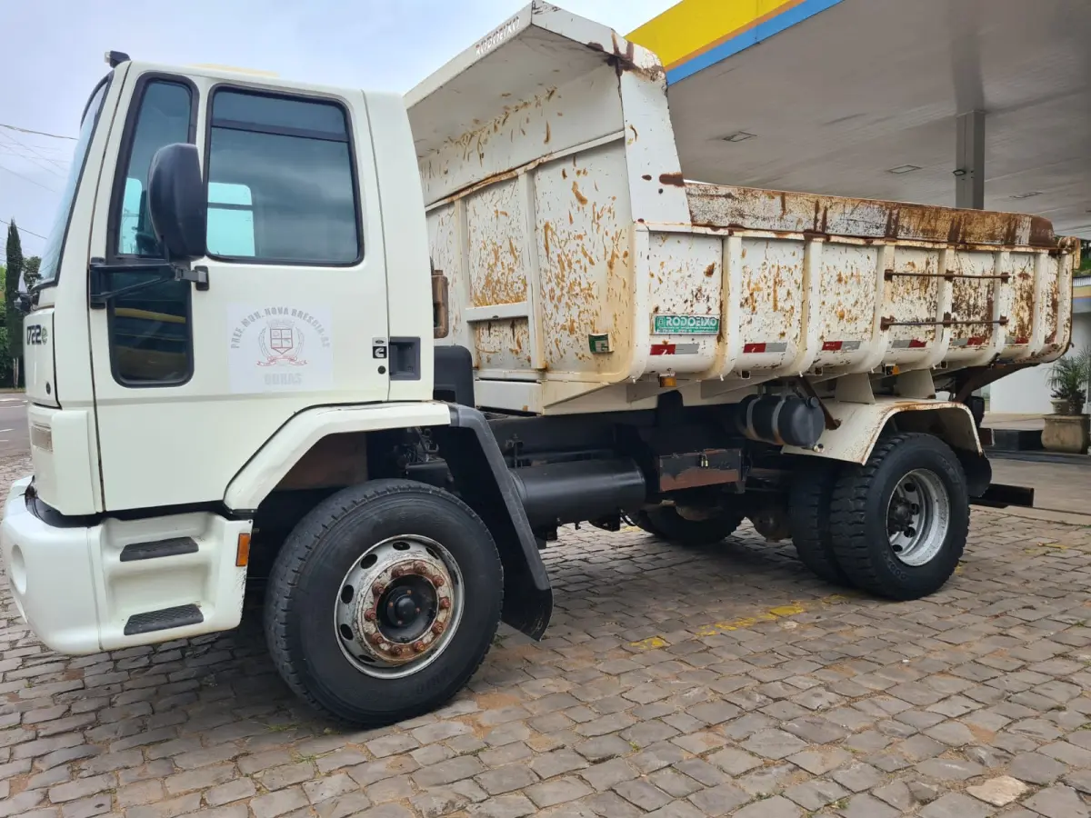 LOTE 004 - CAMINHÃO Ford Cargo 1722E, branco, 2010/2011