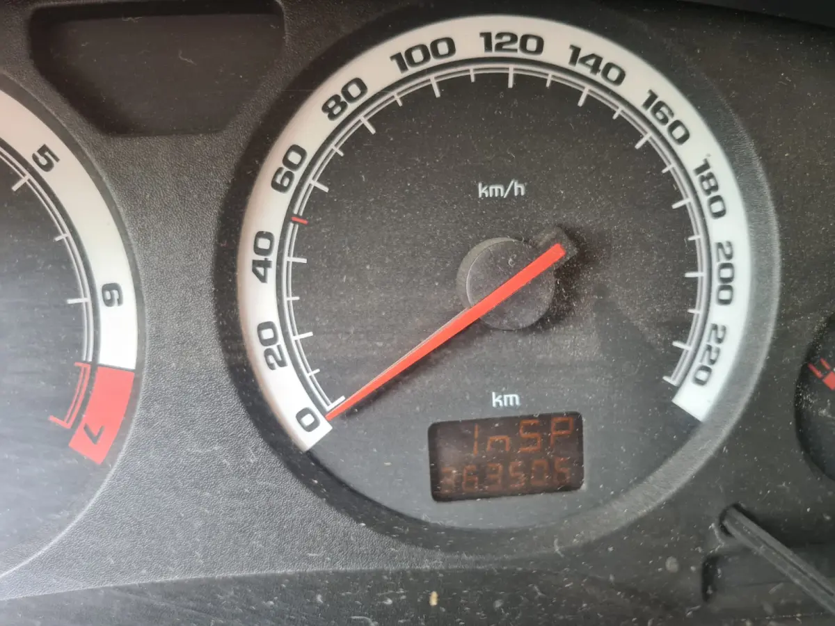 LOTE 002 - GM ZAFIRA COMFORT 2.0,  2011 / 2012, cor branca, 7P/140CV