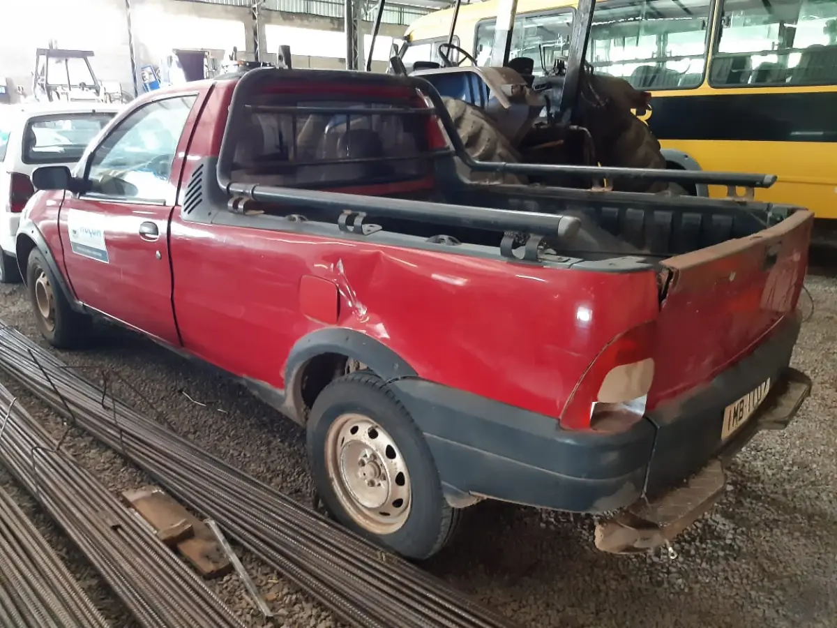 LOTE 003 - CAR/CAMINHONETE/C. Aberta Fiat/Strada Fire, 70t/067cv, vermelha, 2004/2005