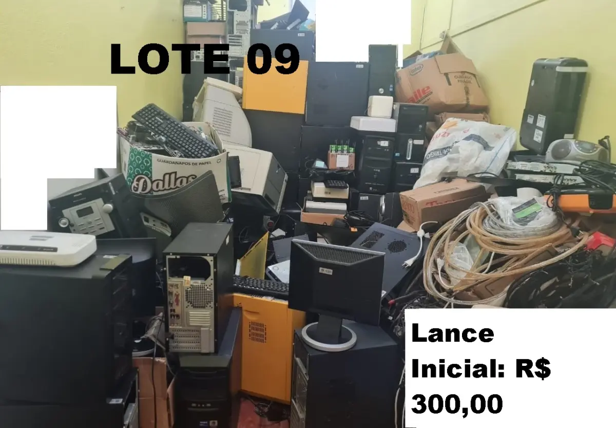 LOTE 009 - Sucatas de equipamentos eletrônicos compostas por impressoras, nobreaks, placas mãe, estabilizadores, switch, baterias estacionárias, gabinetes, cartuchos de impressão, toners, televisores, cabos e eletrônicos diversos