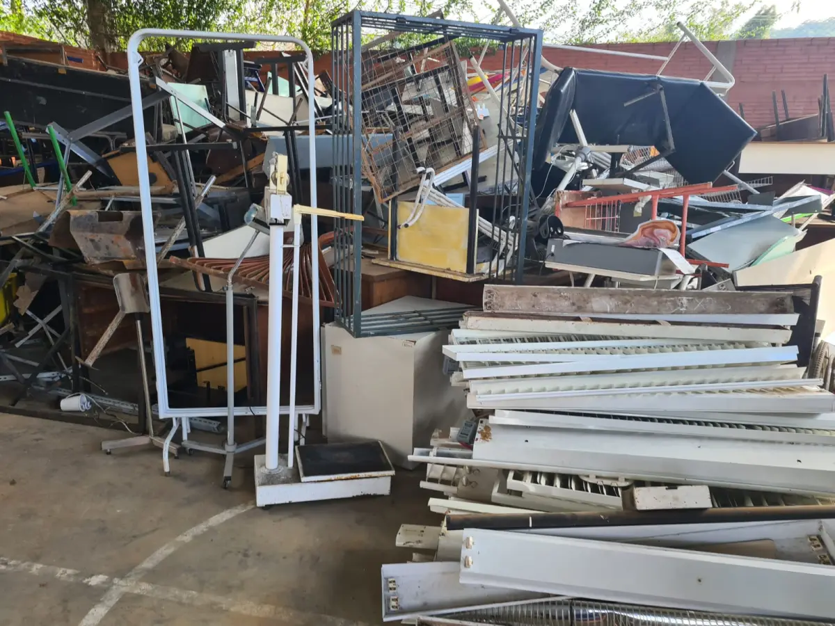 LOTE 007 - Sucata de FERROS