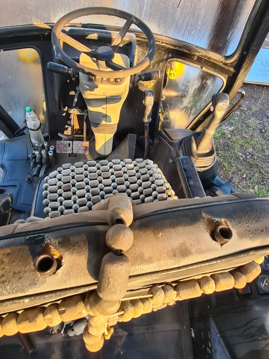 LOTE 008 - Retroescavadeira Randon, RK 406 B, 2013/2013