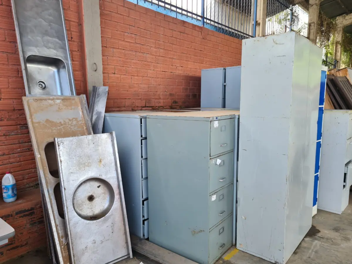 LOTE 004 - Sucata de ARQUIVOS EM AÇO, CUBAS EM INOX