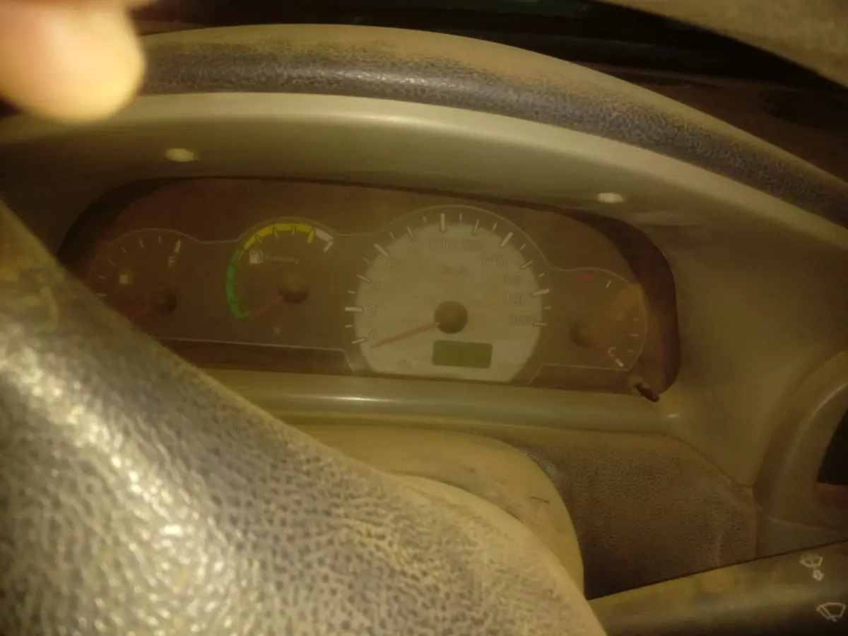 LOTE 003 - CAR/CAMINHONETE/C. Aberta Fiat/Strada Fire, 70t/067cv, vermelha, 2004/2005