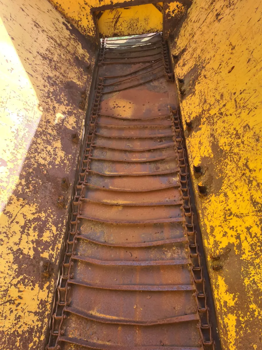 LOTE 002 - Um DISTRIBUIDOR DE ADUBO SECO, Marca MEPEL, ano de fabricação 2012