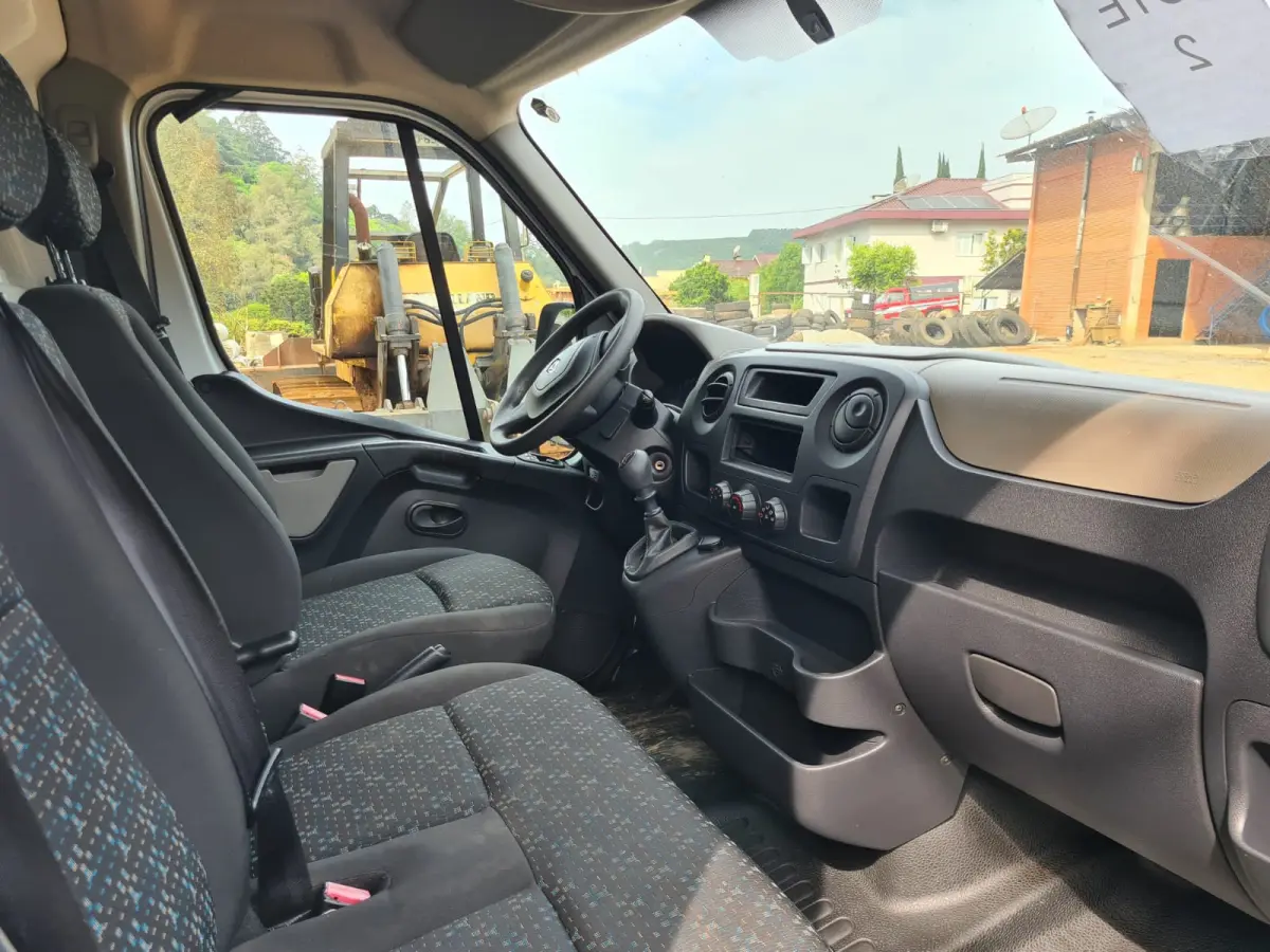 LOTE 002 - AMBULÂNCIA RENAULT MASTER 2.3 DCI, ano 2013 e modelo 2014