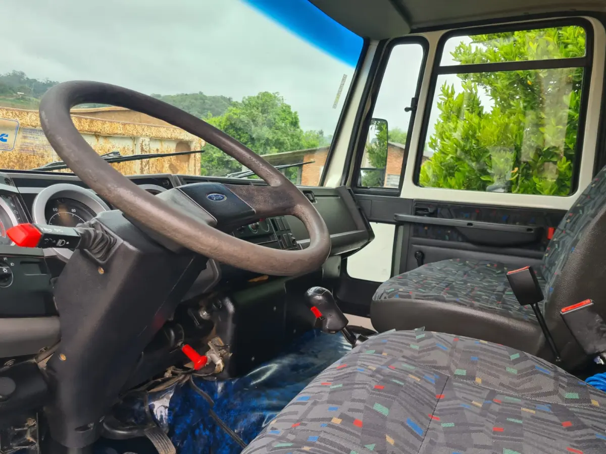 LOTE 005 - CAMINHÃO Ford Cargo 1722E, branco, 2010/2011