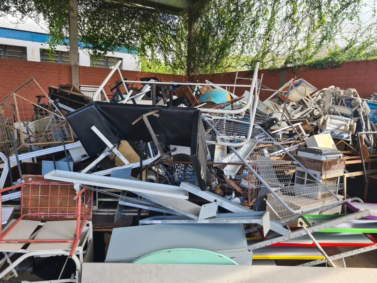 LOTE 007 - Sucata de FERROS