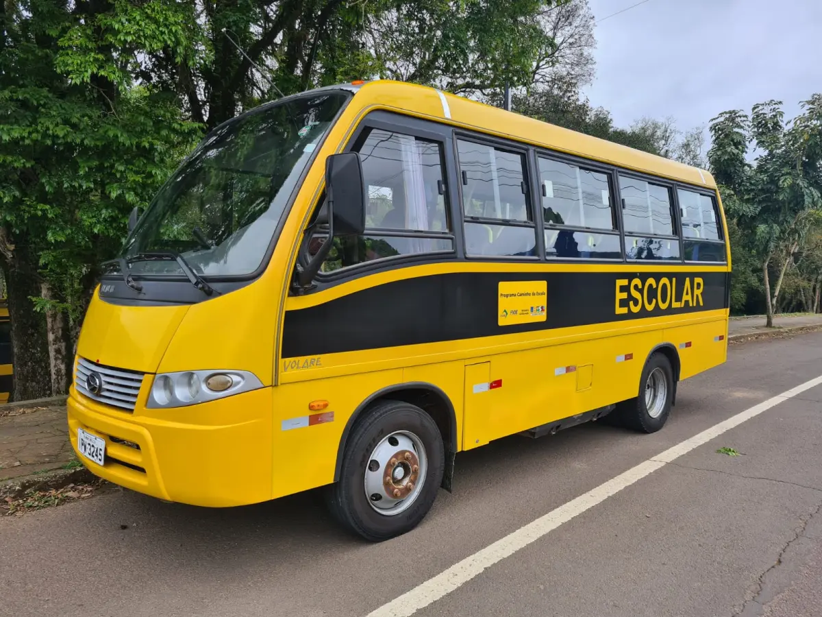 LOTE 010 - MICROÔNIBUS ESCOLAR– IPW – 3245 – Marcopolo Volare V6 Escolarbus MWM; 2009/2009, amarelo;