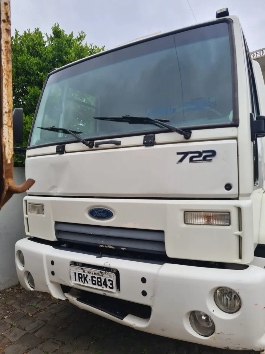 LOTE 005 - CAMINHÃO Ford Cargo 1722E, branco, 2010/2011