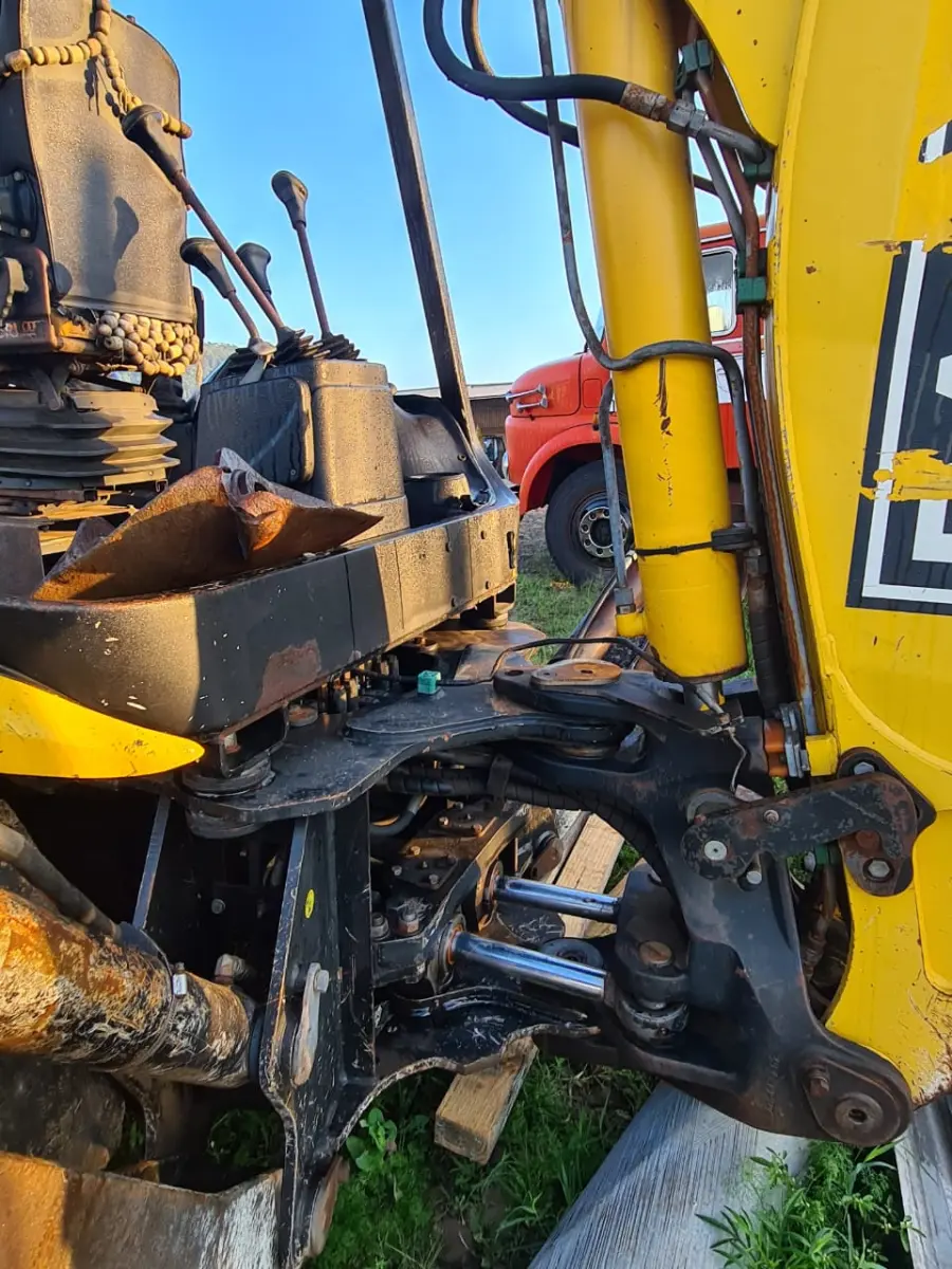 LOTE 008 - Retroescavadeira Randon, RK 406 B, 2013/2013
