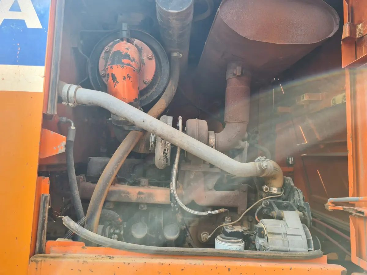 LOTE 000 - MOTONIVELADORA FIAT ALLIS, ano e modelo 2002, cor laranja, 20T/140CV, cor laranja, movida a diesel, com chassi 10Y00680, placa IKP-0109