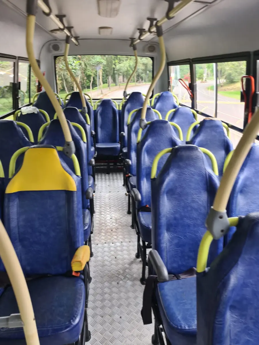 LOTE 010 - MICROÔNIBUS ESCOLAR– IPW – 3245 – Marcopolo Volare V6 Escolarbus MWM; 2009/2009, amarelo;