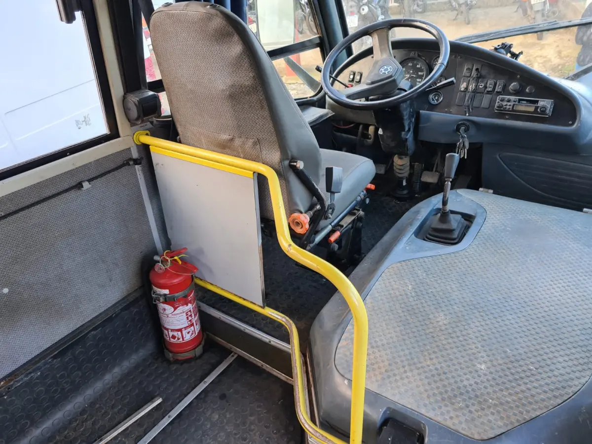 LOTE 012 - ÔNIBUS VOLARE ESCOLAR A6 MARCA MARCOPOLO, Cap 25  1999/1999