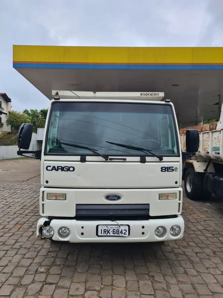 LOTE 006 - CAMINHÃO Ford Cargo 815E, branco, 2010/2011