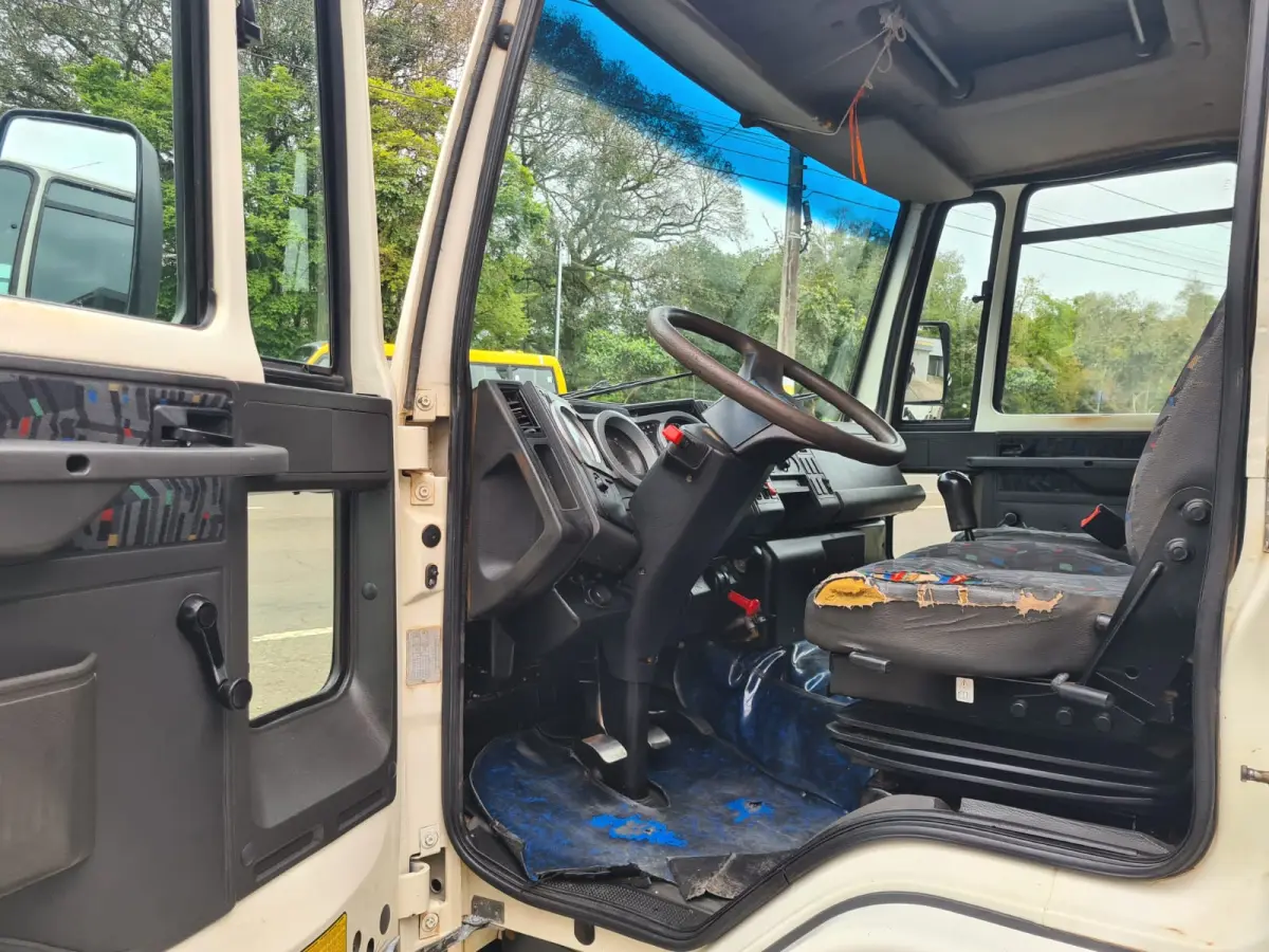 LOTE 006 - CAMINHÃO Ford Cargo 815E, branco, 2010/2011