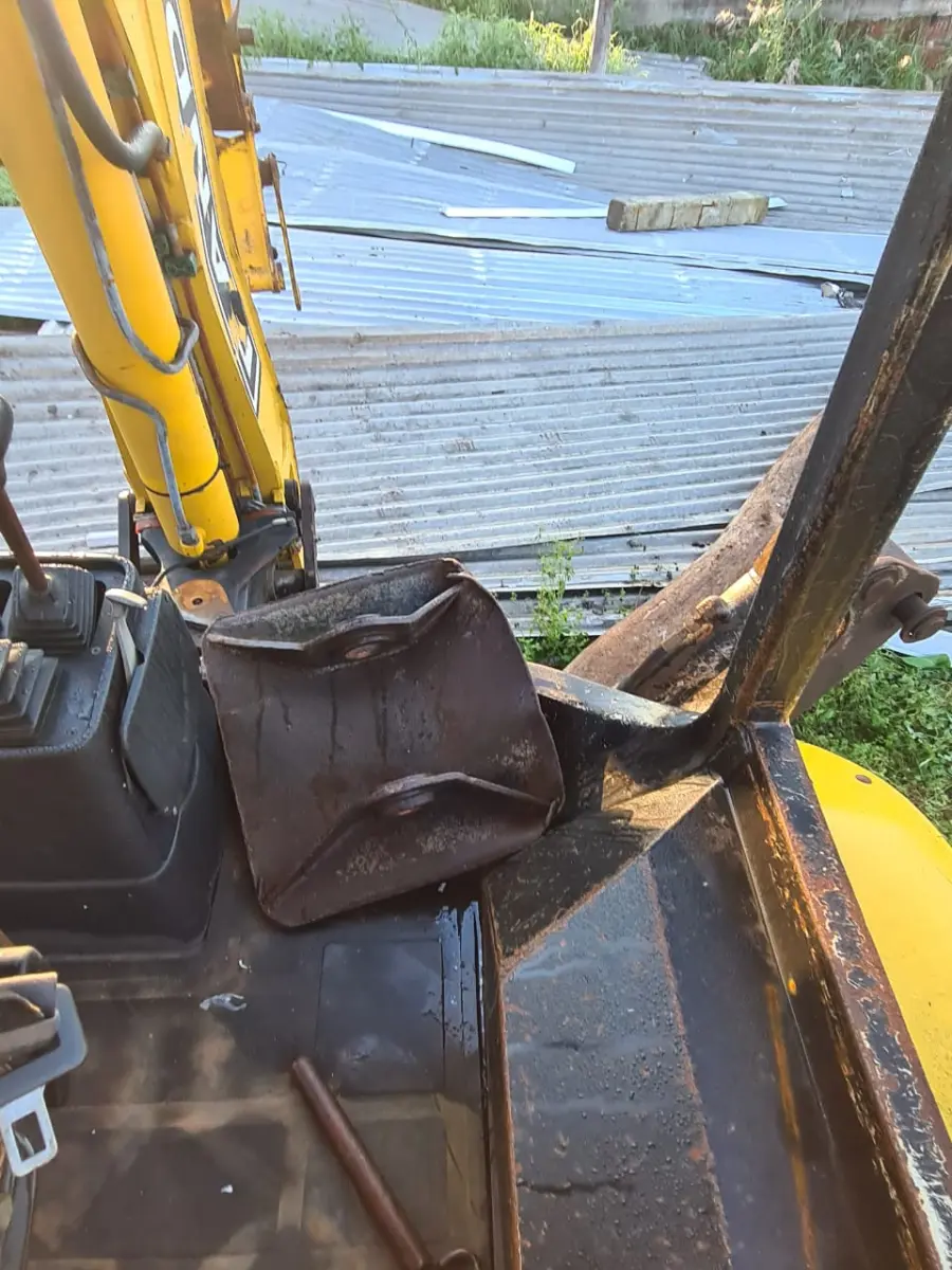 LOTE 008 - Retroescavadeira Randon, RK 406 B, 2013/2013