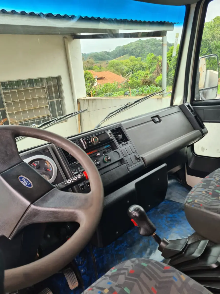 LOTE 003 - CAMINHÃO Ford Cargo 1722E, branco; 2010/2011