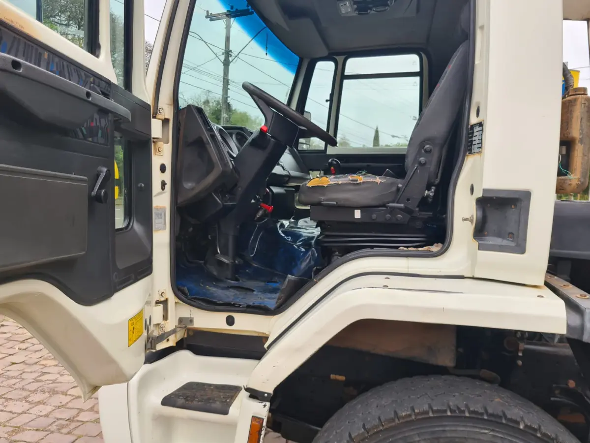 LOTE 004 - CAMINHÃO Ford Cargo 1722E, branco, 2010/2011