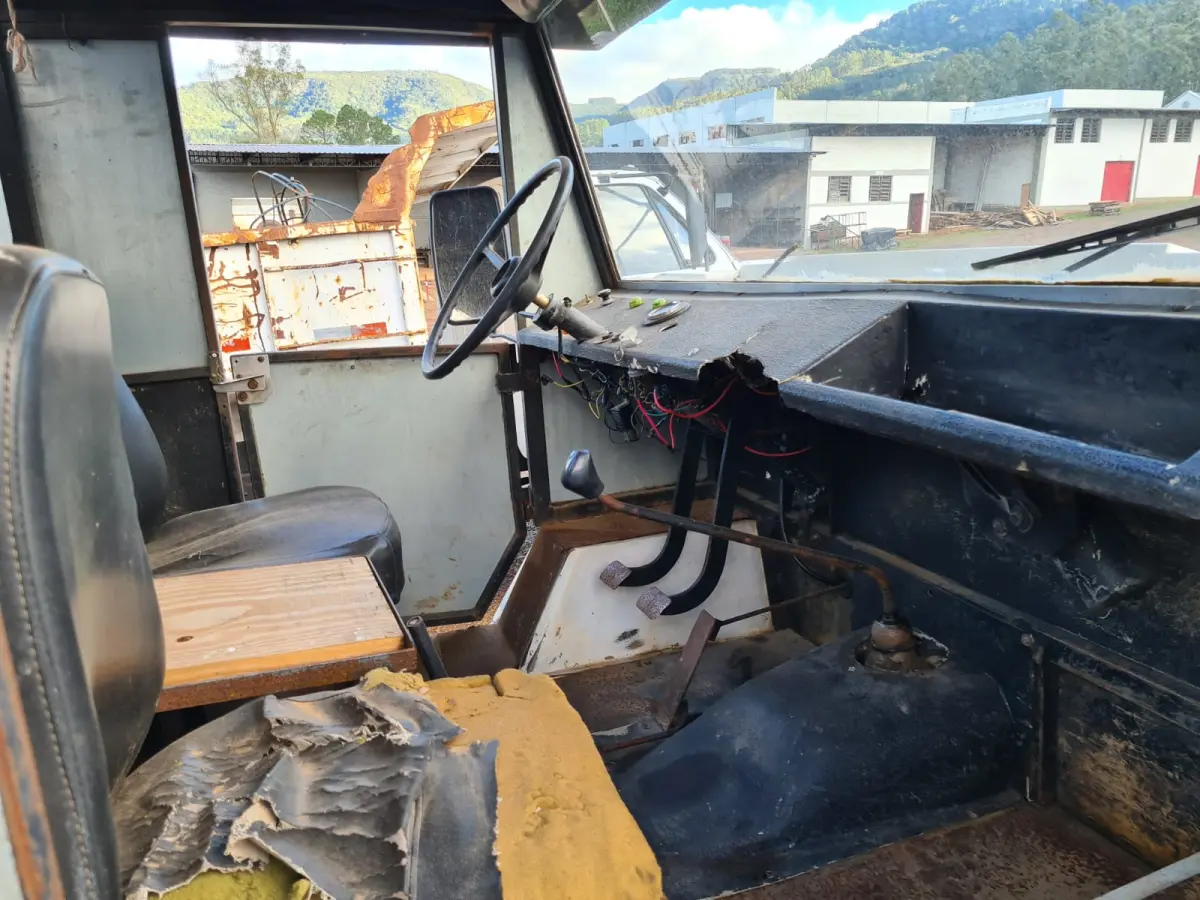 LOTE 014 - CAMINHÃO CARROCERIA ABERTA, CTT 1.600, MARCA TRAMONTINI