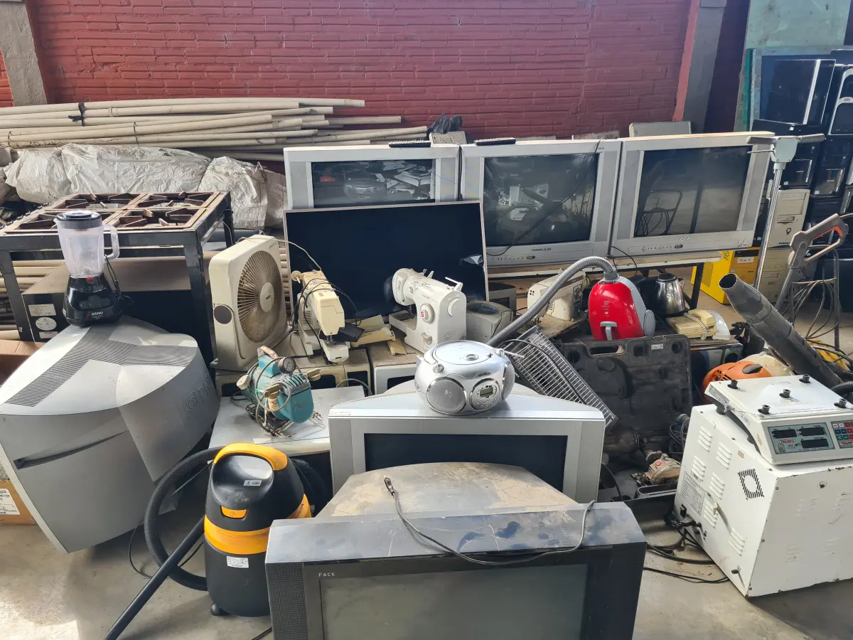 LOTE 009 - Sucata de EQUIPAMENTOS E ELETRODOMÉSTICOS