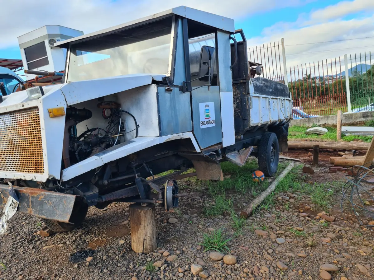 LOTE 014 - CAMINHÃO CARROCERIA ABERTA, CTT 1.600, MARCA TRAMONTINI