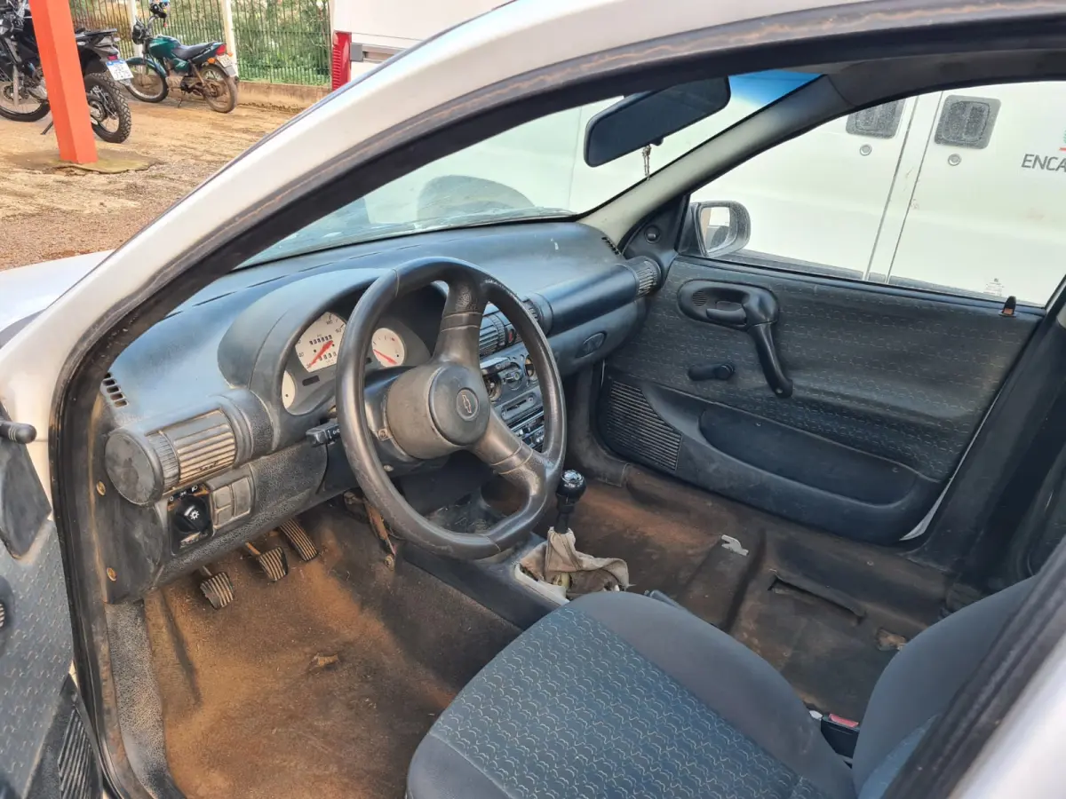 LOTE 011 - Um veiculo PAS AUTOMOVEL GM Corsa Wind 2001/2002