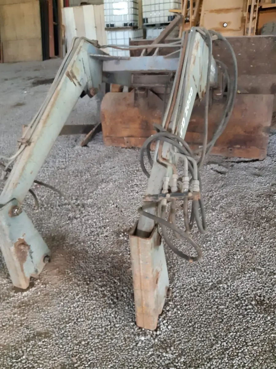 LOTE 007 - CONCHA PARA TRATOR CDF 2050