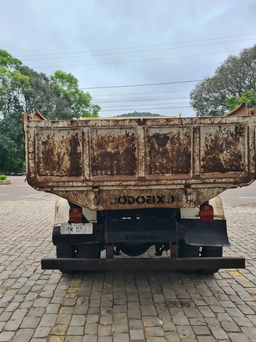 LOTE 004 - CAMINHÃO Ford Cargo 1722E, branco, 2010/2011