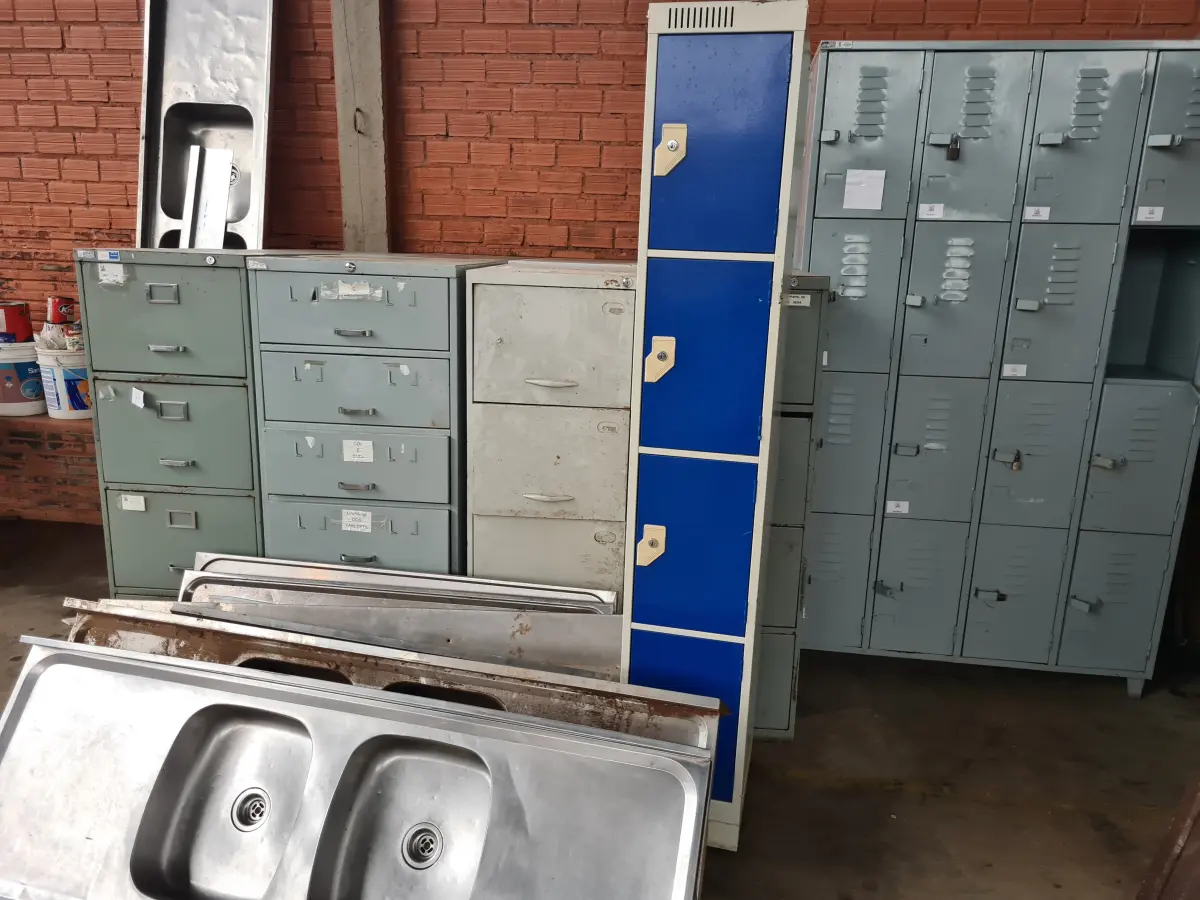 LOTE 004 - Sucata de ARQUIVOS EM AÇO, CUBAS EM INOX