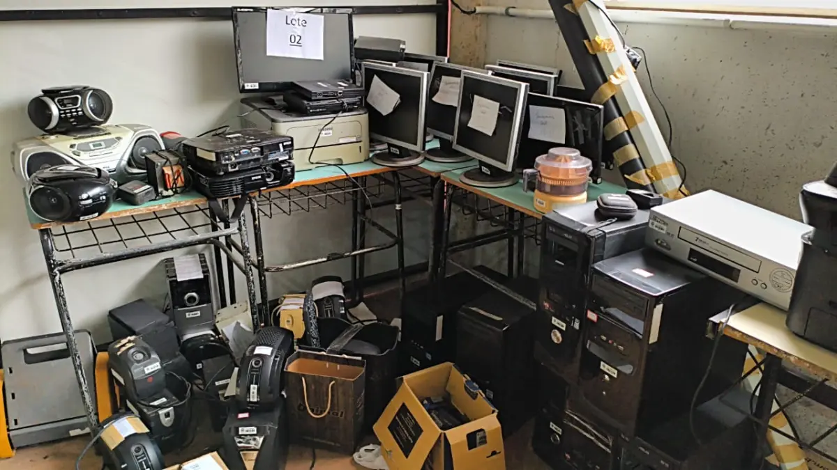 LOTE 002 - EQUIPAMENTOS DE TECNOLOGIA DA INFORMAÇÃO, MÁQUINAS E FERRAMENTAS