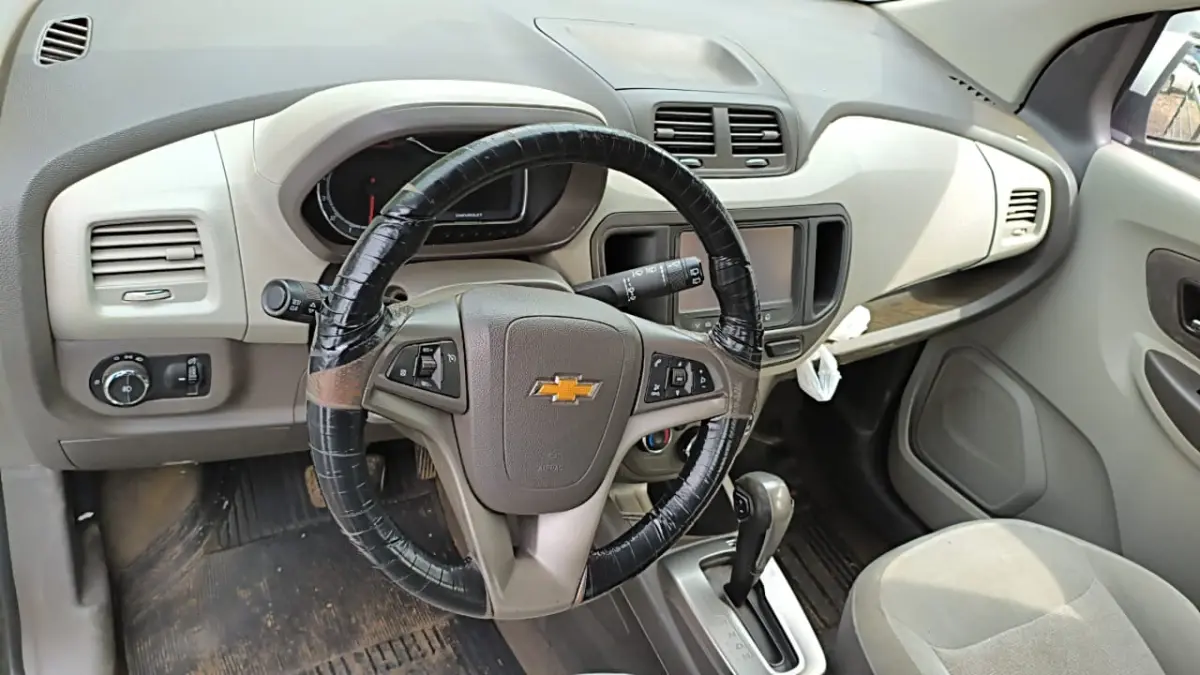 LOTE 017 - VAN CHEVROLET SPIN 1.8 ECONOFLEX AT LTZ, ALCO/GASOL, 2014/2015, 04 PORTAS, CAP. 07 PASSAGEIROS, DIRECAO HIDRAULICA, CAM. AUT., AR CONDICIONADO