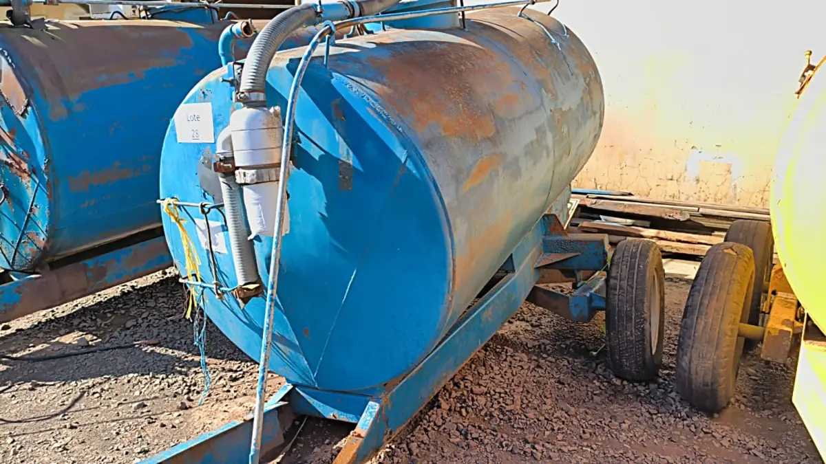 LOTE 028 - DISTRIBUIDOR DE ADUBO ORGÂNICO LIQUIDO 3.000LT.