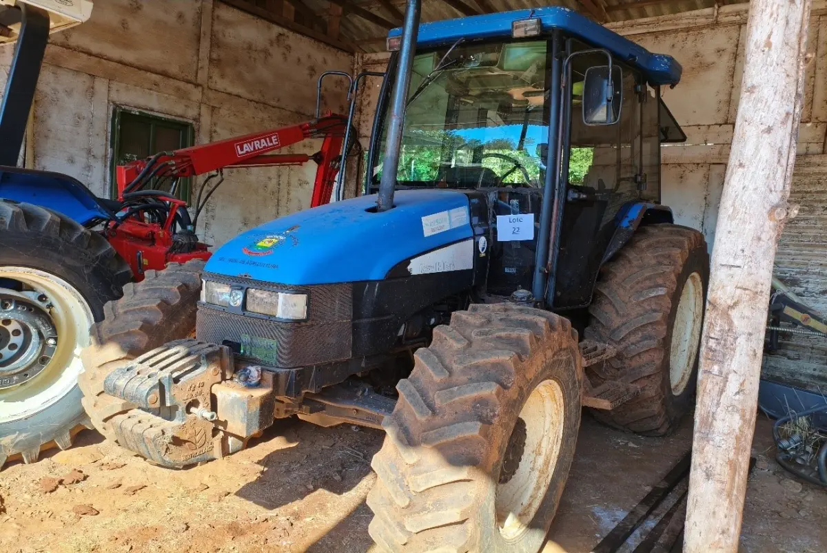 LOTE 022 - TRATOR AGRICOLA DE RODAS, NEW HOLLAND NH TL 85 E, 2012/2012, E RÁDIO AUTOMOTIVO COM RÁDIO AM/FM, CD PLAYER, MP3 E ENTRADAS USB E AUXILIAR
